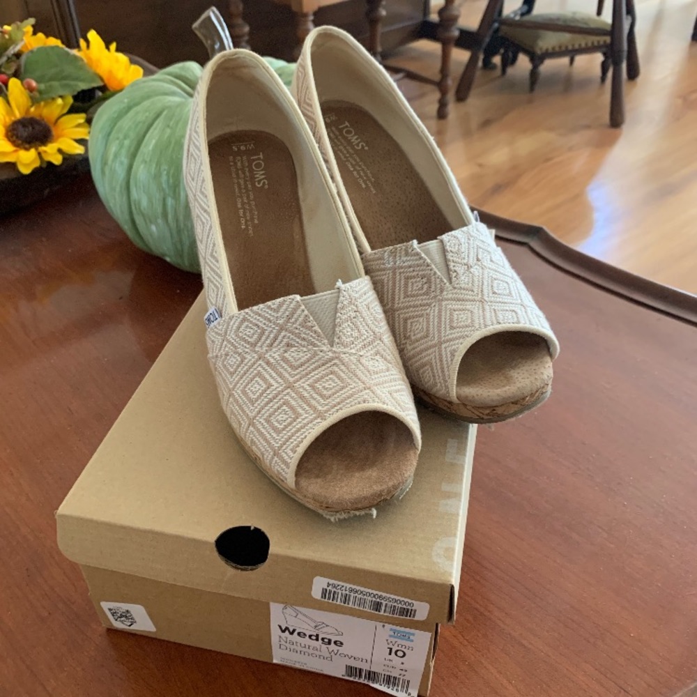 Toms wedge size 10